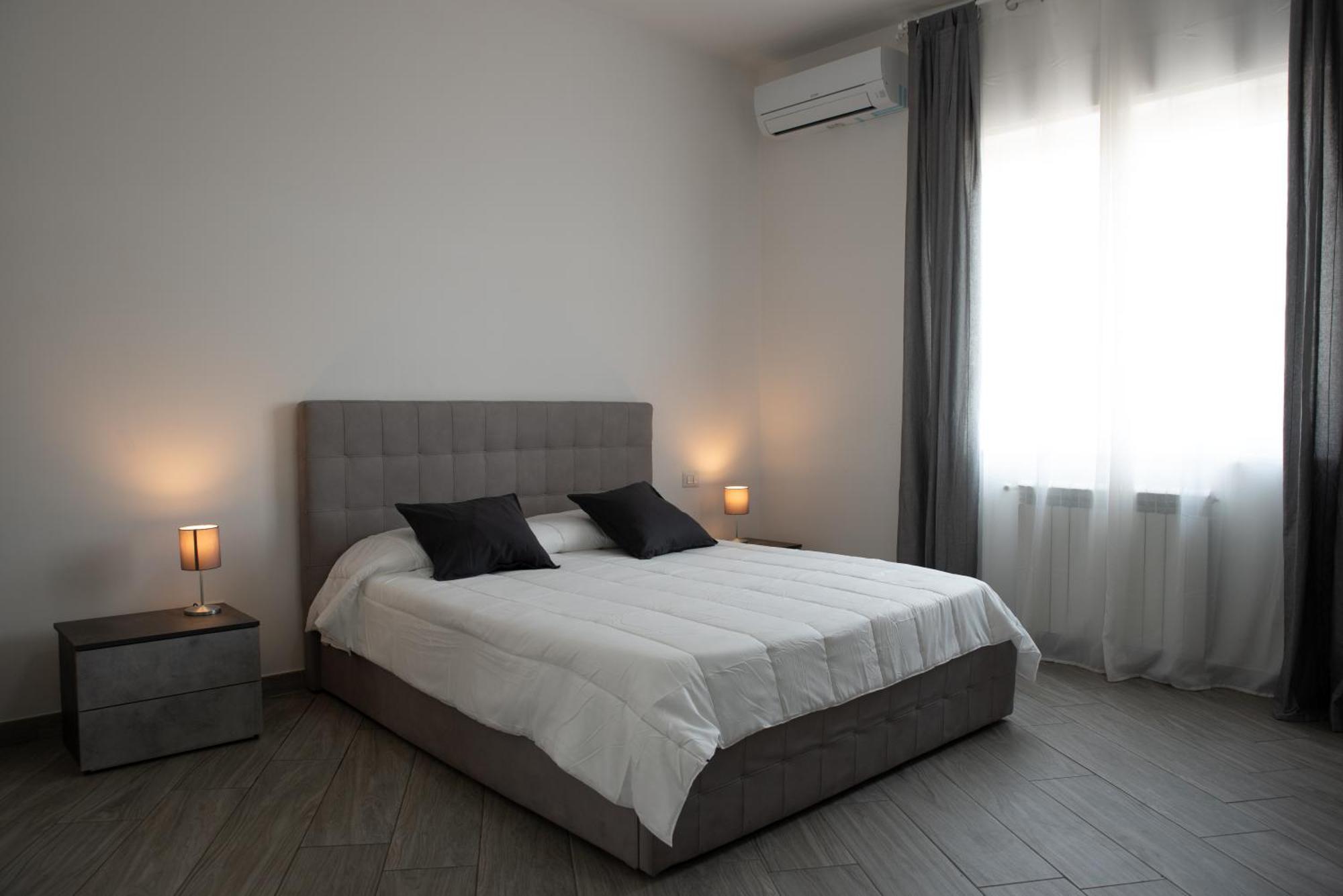 Monteleone ,12 * Naples