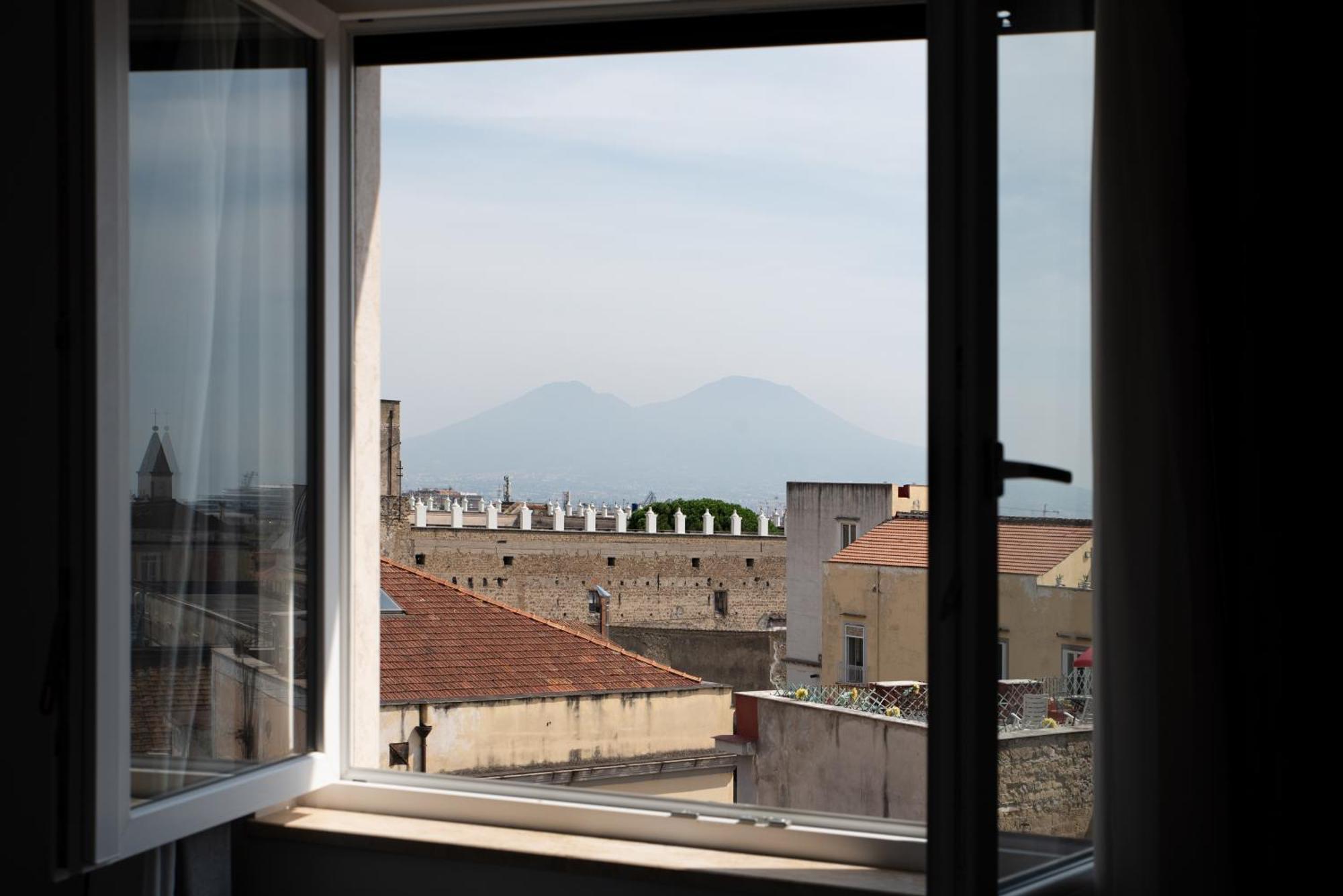 Monteleone ,12 Naples